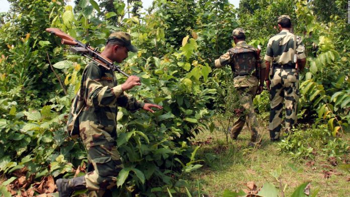 170425101208-india-soldiers-maoist-patrol-full-169