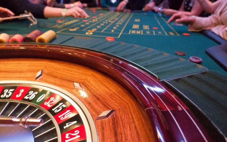 Maharashtra Police Foil Gambling Rackets in Pune and Nashik