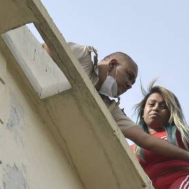Delhi Police Saves 15-Year-Old Girl from Suicide Attempt