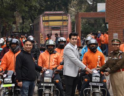 Chandigarh Police Educates Swiggy Delivery Partners on Road Safety