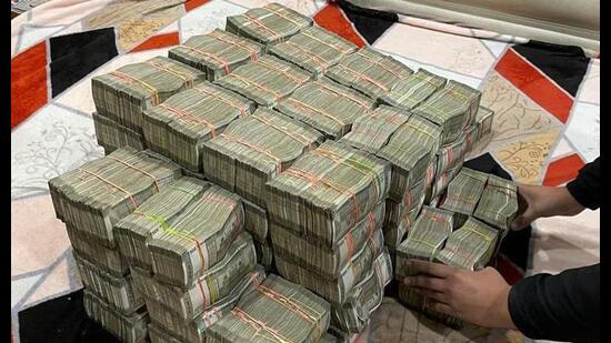Former Constable Found with ₹7.98 Crore in Madhya Pradesh