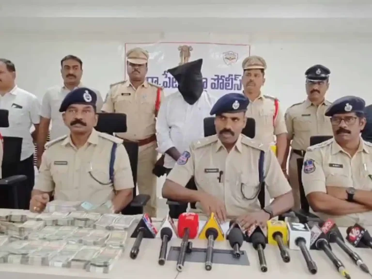 Fake DSP who promised jobs arrested in Suryapet.