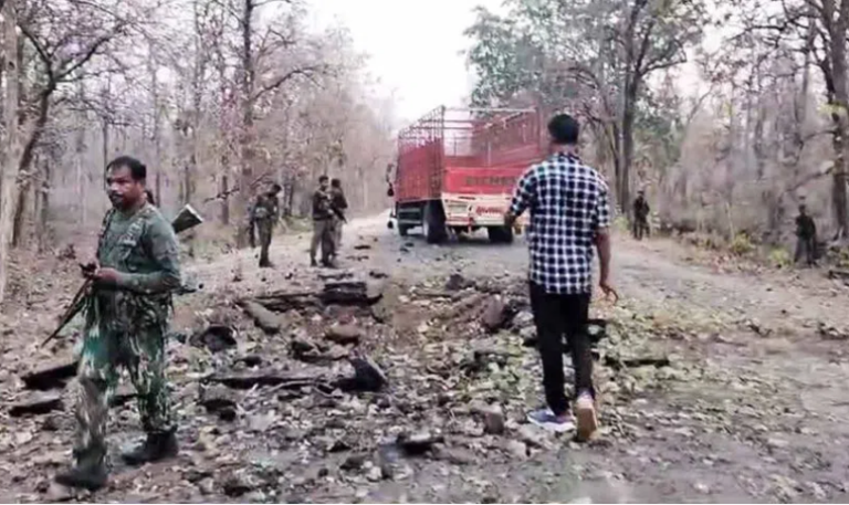 Security Personnel Have a Narrow Escape as Maoists Trigger IED Blast on NH 63 in Chhattisgarh Security Personnel Have a Narrow Escape as Maoists Trigger IED Blast on NH 63 in Chhattisgarh
