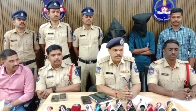 అల్వాల్ పోలీస్ స్టేషన్ పరిధి లక్ష్మీ నగర్ కాలనీలో ఓ ఇంట్లో జరిగిన దొంగతనం కేసును పోలీసులు చేధించారు.