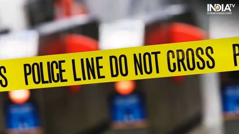 Bihar police officer probing drunken brawl dies after being attacked by mob.