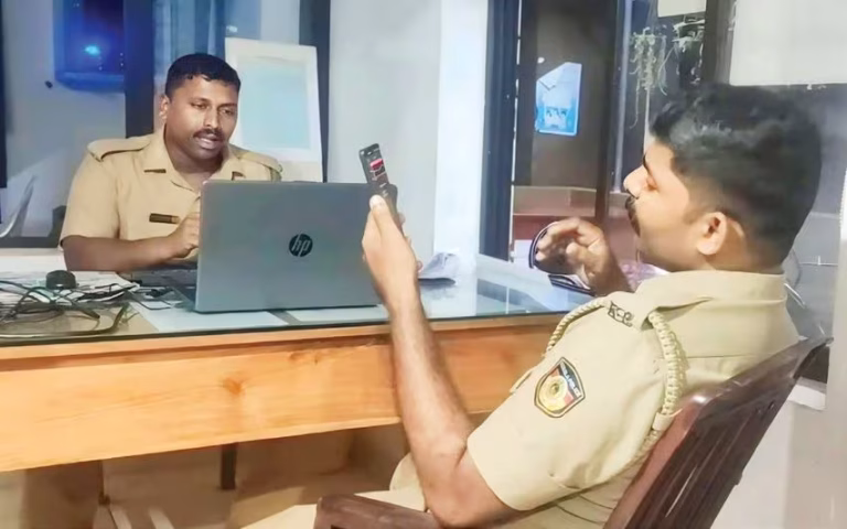 kerala police officers impromptu performence during night shift.